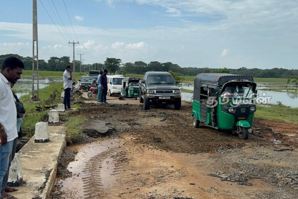 கேப்பாபிலபு முல்லைத்தீவிற்கு செல்லும் வீதி தற்காலிக புனரமைப்பு.. | Pudukudiripu Keppapilavu Road Reconstructed