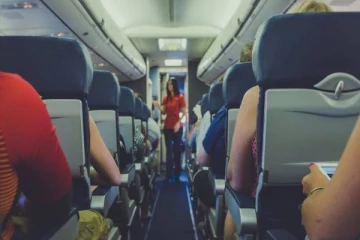விமானத்தில் குடிபோதையில் விமான ஊழியரின் கையை கடித்த பயணி! பரபரப்பு சம்பவம்