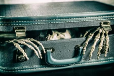 லண்டன் விடுதியில் சூட்கேஸுக்குள் சடலமாக இருந்த பெண்! வேறு நாட்டுக்கு தப்பிய முக்கிய நபர்.. இறந்த பெண்ணின் முதல் புகைப்படம்