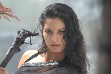 44 வயசாகிடுச்சி! இனிமே சித்தியா தான் நடிக்கணும்! புலம்பும் நடிகை பூஜா