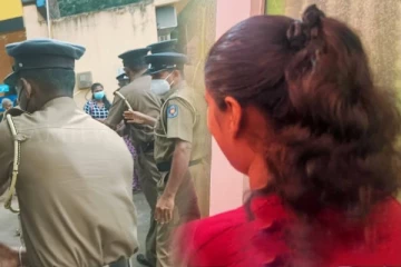 இலங்கையில் கல்வீசி தாக்கிய மகள் மற்றும் பேரக்குழந்தைகள்: பரிதாபமாக உயிரிழந்த தாய்