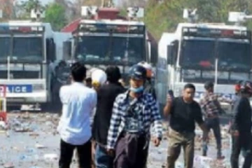 நேற்று தண்ணீர் குண்டுகள்; இன்று ரப்பர் குண்டுகள்; மியான்மரில் வலுக்கும் போராட்டம்!