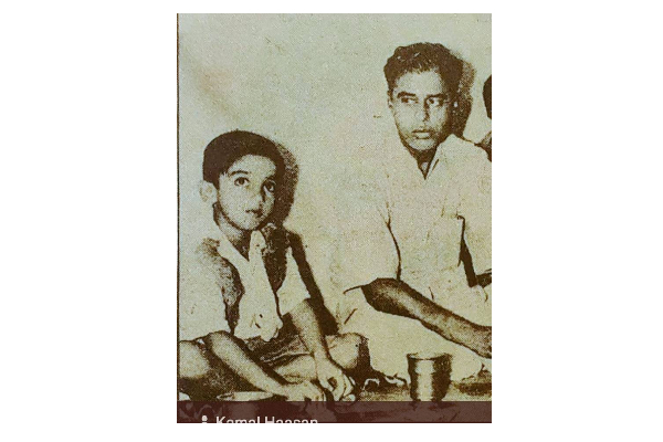 சிறுவயதில் தரையில் அமர்ந்து சாப்பிடும் கமல் - இதுவரை பலரும் பார்த்திராத அரிதான புகைப்படம்.. | Kamal Unseen Pic Childhood