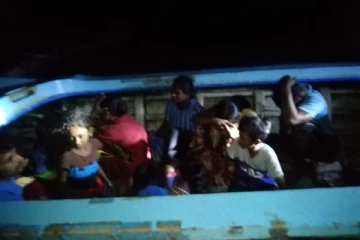சட்டவிரோதமாக இந்தியா செல்ல முயற்சித்த 12 பேர் கைது