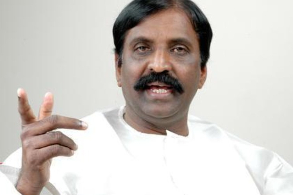 மருது பாண்டியர்கள் என்ன தீவிரவாதிகளா? - மத்திய அரசை கடுமையாக வெளுத்து தள்ளிய வைரமுத்து - தமிழ்நாடு