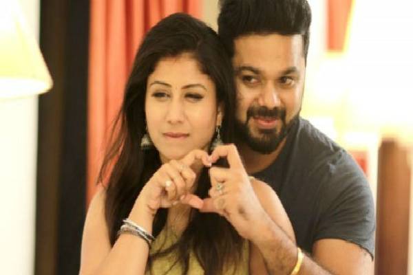 துளியும் மேக்அப் இல்லாமலே இவ்வளவு கியூட்டா? மகனுடன் ஆல்யா மானசா செய்த வேலைய பாருங்க! | Alya Manasa With Son Without Makeup Cute Pohotos