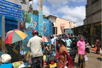 நடைபாதை வியாபாரிகளால் தொற்று பரவும் அபாயம்