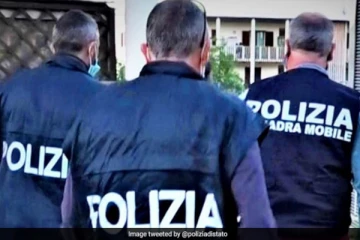 இரண்டு ஆண்டுகளாக மேசையில் அமர்ந்தபடி இறந்து கிடந்த பெண்! பொலிஸார் அதிர்ச்சி