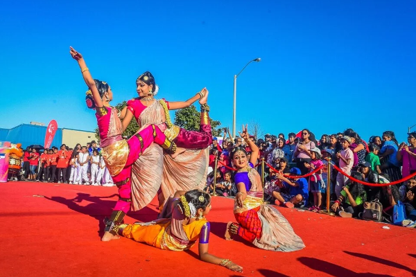 கனடாவில் தமிழர் தெருவிழா - பங்குகொள்ளும் தென்னிந்திய கலைஞர்கள் | Toronto Tamil Fest 2023 Tamil Traditions