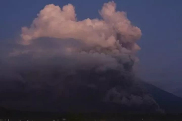 இந்தோனேசியாவின் செமேரூ எரிமலை வெடிப்பு:மக்களுக்கு விடுக்கப்பட்டுள்ள எச்சரிக்கை