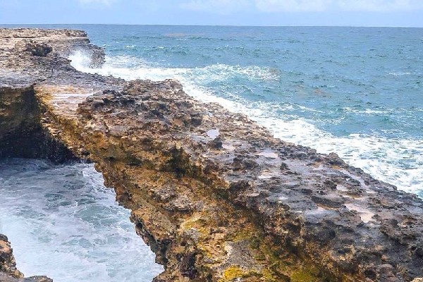 கனடியர்களுக்கு ஆபத்தாக மாறியுள்ள டெவில்ஸ் பிரிட்ஜ் | Two Canadians Dead In Antigua