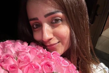 நிச்சயம் அவர் தான் - திரிஷாவிற்கு காதலர் தினத்தில் வந்த பரிசு - இவர் தான் கொடுத்ததா..?