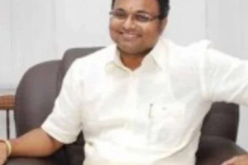 பங்காளி சண்டை போடுகிறார் டிடிவி தினகரன்: கார்த்திக் சிதம்பரம் விமர்சனம்