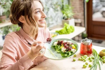 இந்த உணவுகளை ஒருபோதும் காலையில் சாப்பிடாதீங்க: ஏன் தெரியுமா?