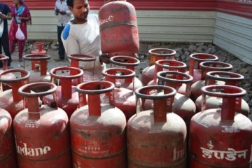 குட் நியூஸ்... தமிழகத்தில் சிலிண்டர் விலை அதிரடி குறைவு!