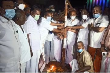 ஜல்லிக்கட்டுக்கு தயாராகும் அலங்காநல்லூர் : கால்கோள் ஊன்றும் விழா தொடக்கம்