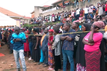 உகண்டாவில் குப்பை மேடு சரிந்து 18 பேர் பலி