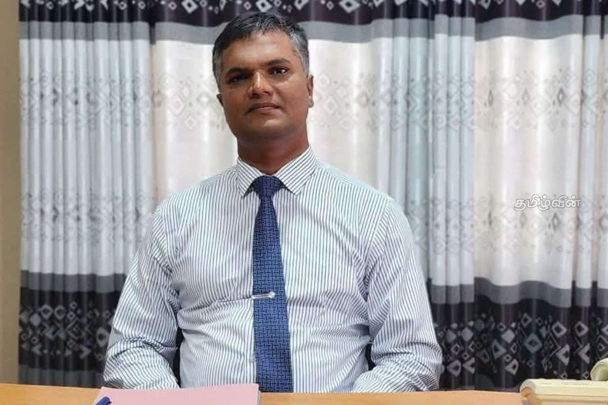 வவுனியா மாவட்ட காணி மற்றும் அபிவிருத்தி மேலதிக அரசாங்க அதிபராக பாலசிங்கம் தேவரதன் கடமையேற்பு! | Balasingam Devarathan Assumes Duties Agent வவுனியா மாவட்ட காணி மற்றும் அபிவிருத்தி மேலதிக அரசாங்க அதிபராக பாலசிங்கம் தேவரதன் கடமையேற்பு! | Balasingam Devarathan Assumes Duties Agent