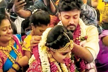 கொரோனா விதிமுறைகளை மீறி வானில் நடந்த திருமணம்!