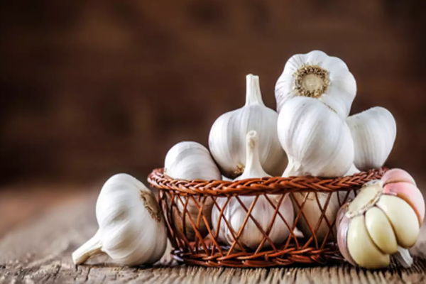 பூண்டை இவர்கள் மட்டும் சாப்பிடவே கூடாதாம்! | Only These People Should Avoid Garlic