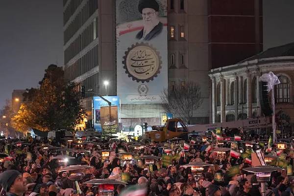 நாட்டை விட்டு உடனடியாக வெளியேறுக... ஈரானில் உள்ள அமெரிக்கர்களுக்கு ட்ரம்ப் நிர்வாகம் வலியுறுத்தல் | Leave Now Us Tells Citizens In Iran