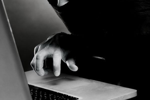 5 இலட்சம் ரூபா பணத்தை திருடிய வவுனியா பல்கலை மாணவன் | University Student Steals 5 Lakh Bank Hacking