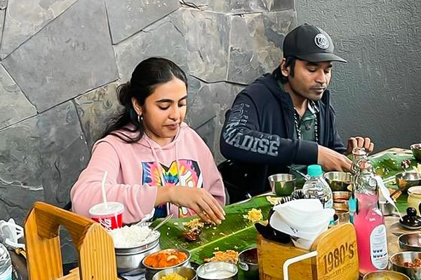 இளம் பெண்ணுடன் ரெஸ்டாரெண்டில் சாப்பிட்ட தனுஷ்! யார் அந்த பெண் தெரியுமா? தீயாய் பரவும் புகைப்படம் | Dhanush Spot In Hyderabad Restaurant Photos