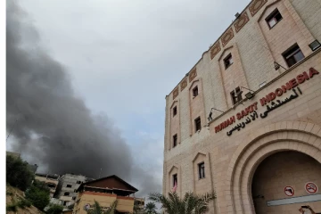 காசாவில் மருத்துவமனைகளை முற்றுகையிடும் இஸ்ரேல்