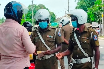 அம்பாறையில் போக்குவரத்து பொலிஸாரினால் திடீர் சோதனை (Video)