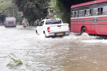 ஆறு நாட்களாக மூடப்பட்டுள்ள நாத்தாண்டிய – தங்கொடுவ வீதி