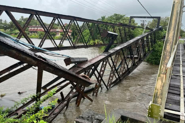 மட்டக்களப்பு - பொலன்னறுவை பிரதான வீதி போக்குவரத்து முற்றிலுமாக நிறுத்தம் | Batticaloa Polonnaruwa Main Road Blocked