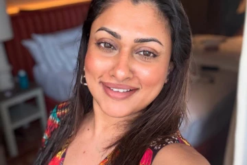 45 வயதில் இப்படியா.. பிகினி போட்டோ வெளியிட்ட வாளமீனு நடிகை மாளவிகா