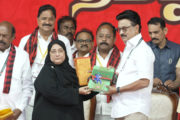 திமுகவில் இணைந்த அதிமுக முன்னாள் பெண் அமைச்சர் - யார் இந்த நிலோஃபர் கபில்? | Whois Nilofer Kafeel Admk Ex Minister Joins In Dmk