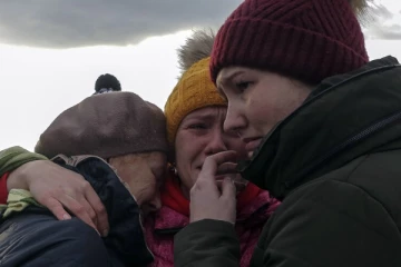 உக்ரைனில் மகன் கண்முன்னே பெண்ணுக்கு அரங்கேறிய மோசமான சம்பவம்!