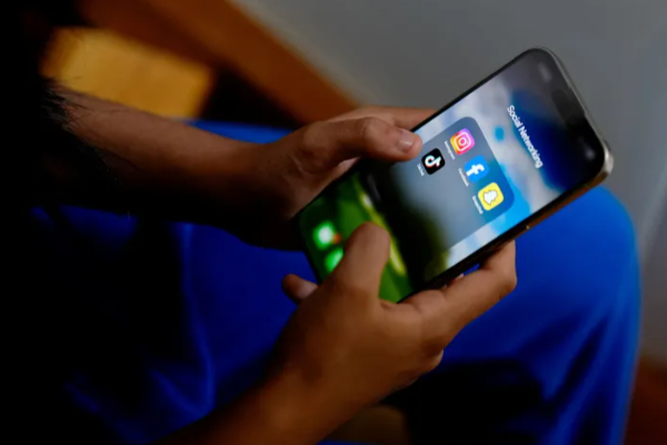 சிறுபிள்ளைகள் சமூக ஊடகங்களை பயன்படுத்த தடை: ஜேர்மனி ஆதரவு | Germany Support Social Media Ban For Childs