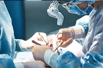 சிறுவனின் இடது கண்ணுக்கு பதிலாக வலது கண்ணில் அறுவை சிகிச்சை.., மருத்துவர் மீது புகார்