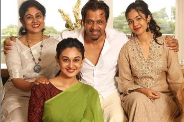 நடிகர் அர்ஜூனின் இரண்டாம் மகளா இது! அக்கவையே தூக்கிபோடும் அழகிய புகைப்படம்..