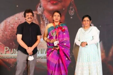 ரஹ்மான் அவர்களின் சகோதரியும் இசையமைப்பாளரும், தயாரிப்பாளருமான ஏ.ஆர்.ரெஹானா உள்ளார்.