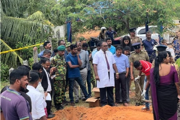 முல்லைத்தீவு புதைகுழியில் 13 மனித எச்சங்கள் அடையாளம்! - அகழ்வுப்பணி இடைநிறுத்தம் (PHOTOS)