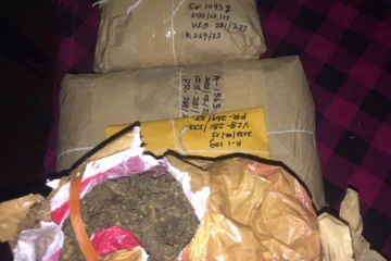 கிளிநொச்சியில் கஞ்சா பொதிகளுடன் பெண் ஒருவர் கைது (photo)