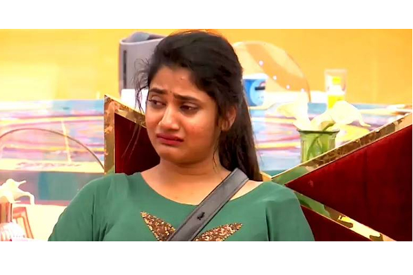 பட வாய்ப்பிற்காக லாஸ்லியா போட்ட ப்ளான் - சொந்த நாட்டிற்கே திரும்பி செல்லும் பரிதாப நிலை! | Bigg Boss Losliya Pity Film Opportunity