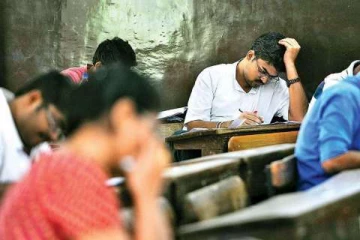 நீட் தேர்வில் முறைகேடு- மாணவி உள்பட 8 பேர் அதிரடி கைது