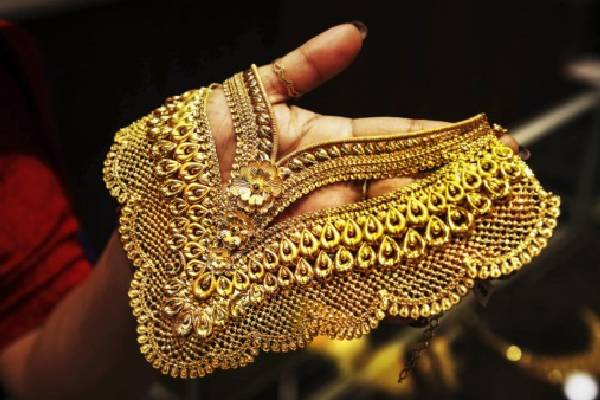 கொழும்பில் செட்டியார் தெருவில் கொள்ளை : 5 மதுவரி அதிகாரிகள் கைது | Robbery Chettiar Street Excise Officers Arrested கொழும்பில் செட்டியார் தெருவில் கொள்ளை : 5 மதுவரி அதிகாரிகள் கைது | Robbery Chettiar Street Excise Officers Arrested