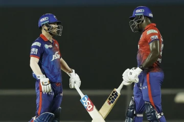 எனக்கு சதம் வேண்டாம்.. நீ பறக்கவிடு.. வார்னரின் செயலுக்கு குவியும் பாராட்டு!