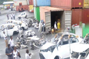 இலங்கைக்கு சட்டவிரோதமாக அனுப்பிவைக்கப்பட்ட பெருந்தொகை பொருட்கள்! 22 கோடி ரூபாய் வருவாயை இழந்த அரசாங்கம்