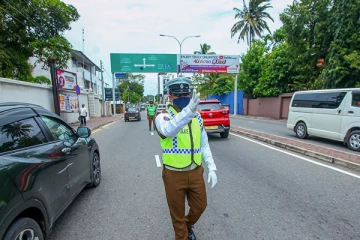 இன்றுகாலை இடம்பெற்ற சம்பவம்;  அதிவேக நெடுஞ்சாலையில் இருவர் பலி