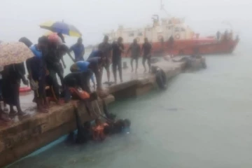 நெடுந்தீவு இறங்குதுறையில் படகில் ஏற முயன்றவர் உயிரிழப்பு