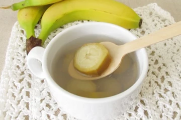 வாழைப்பழத்தில் டீ எப்படி தயாரிக்கலாம்? தூங்க செல்லும் முன் குடித்தால் இந்த நன்மைகளை எல்லாம் கிடைக்குமாம்!