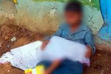 தம்பியின் சடலத்துடன் காத்திருந்த 8வயது சிறுவன்... நெஞ்சை உலுக்கும் சம்பவம்!