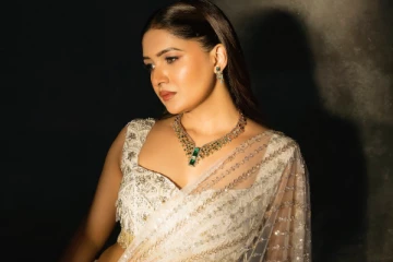 வாணி போஜன் சேலையில் செம ஹாட் போட்டோஷூட்